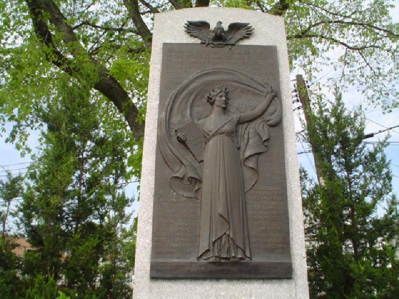 Zoom on the image : Clason Point World War I Memorial 